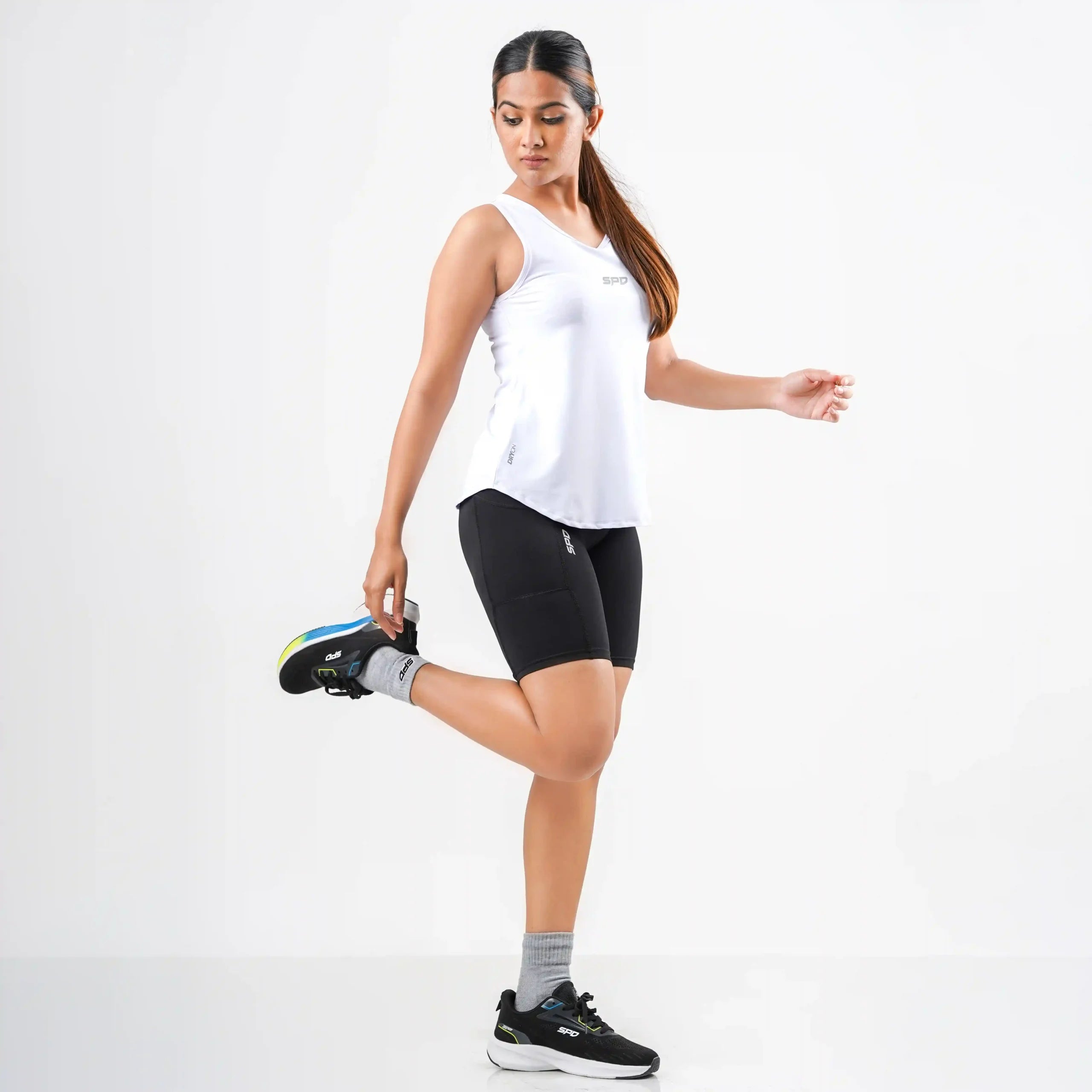 SLEEVELESS WHITE TANK